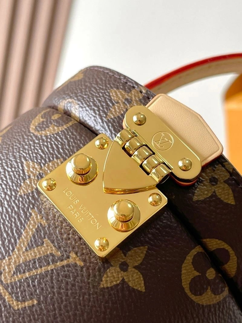 Louis Vuitton Cosmetic Bags Cozy 93653