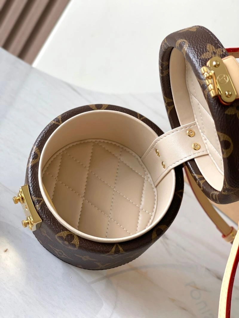 Louis Vuitton Cosmetic Bags Cozy 93653
