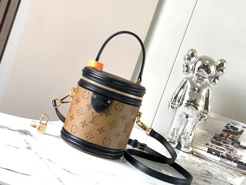 Elegant Louis Vuitton Cosmetic Bags 93614