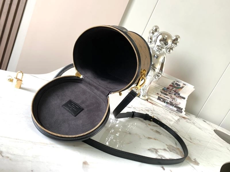 Elegant Louis Vuitton Cosmetic Bags 93614
