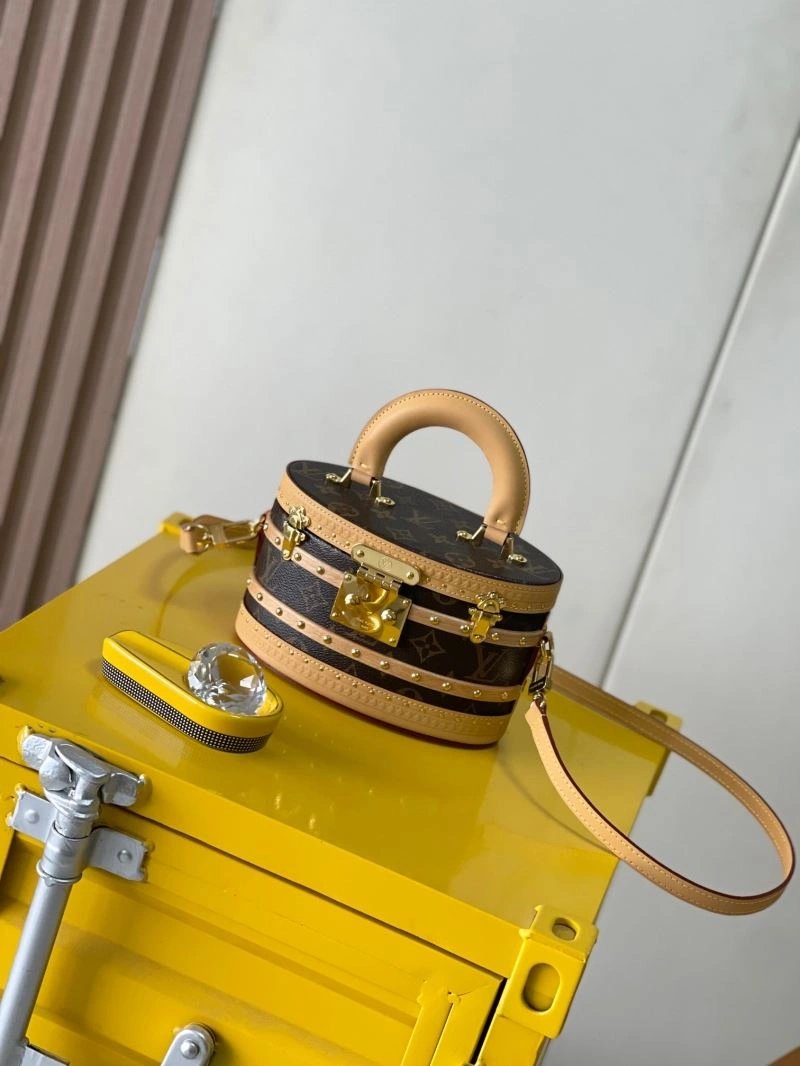 Bright Louis Vuitton Cosmetic Bags 93613