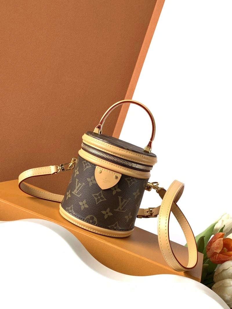 EyeCatching Louis Vuitton Cosmetic Bags 93646