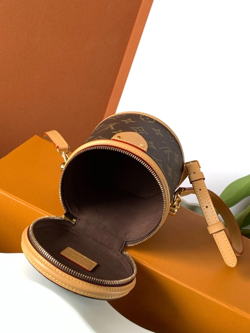 EyeCatching Louis Vuitton Cosmetic Bags 93646