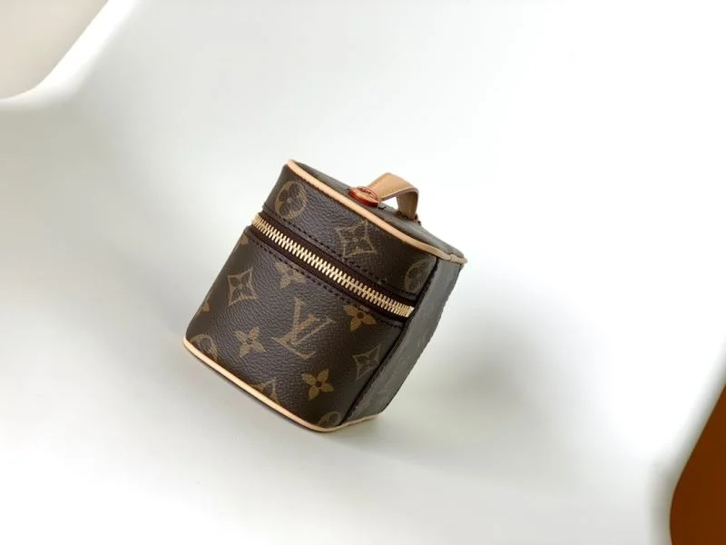 Chic Louis Vuitton Cosmetic Bags 42904