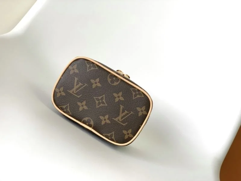 Chic Louis Vuitton Cosmetic Bags 42904