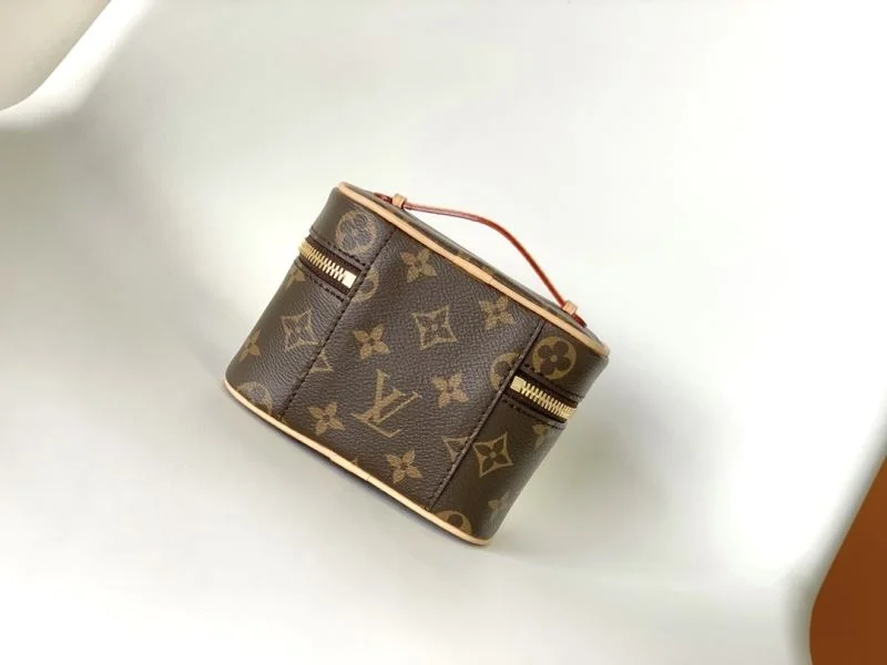 Chic Louis Vuitton Cosmetic Bags 42904