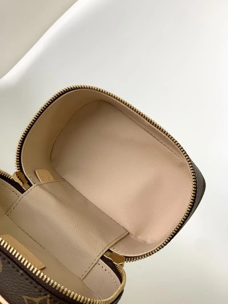 Chic Louis Vuitton Cosmetic Bags 42904