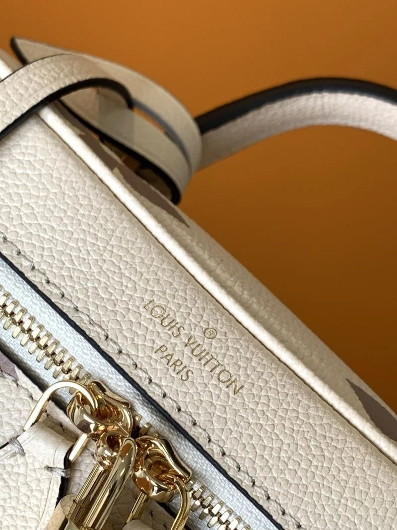 Effortless Louis Vuitton Cosmetic Bags 42928