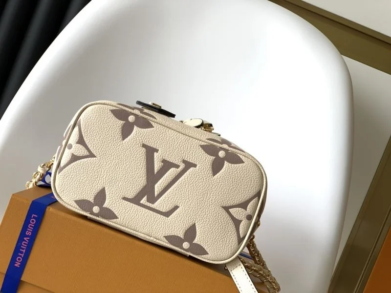 Effortless Louis Vuitton Cosmetic Bags 42928