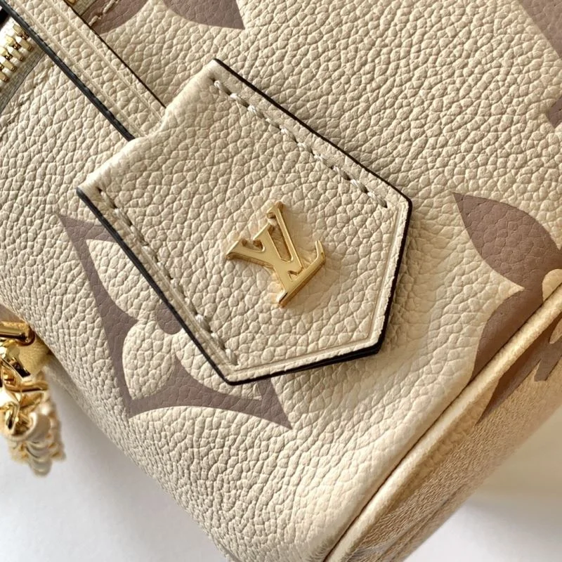 Effortless Louis Vuitton Cosmetic Bags 42928