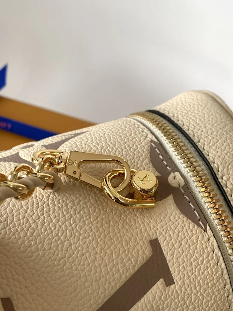 Effortless Louis Vuitton Cosmetic Bags 42928