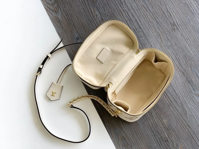Effortless Louis Vuitton Cosmetic Bags 42928