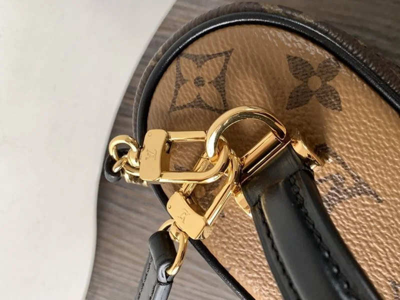TechFriendly Louis Vuitton Cosmetic Bags 41981