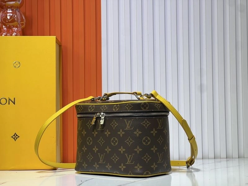 Chic Louis Vuitton Cosmetic Bags 80270