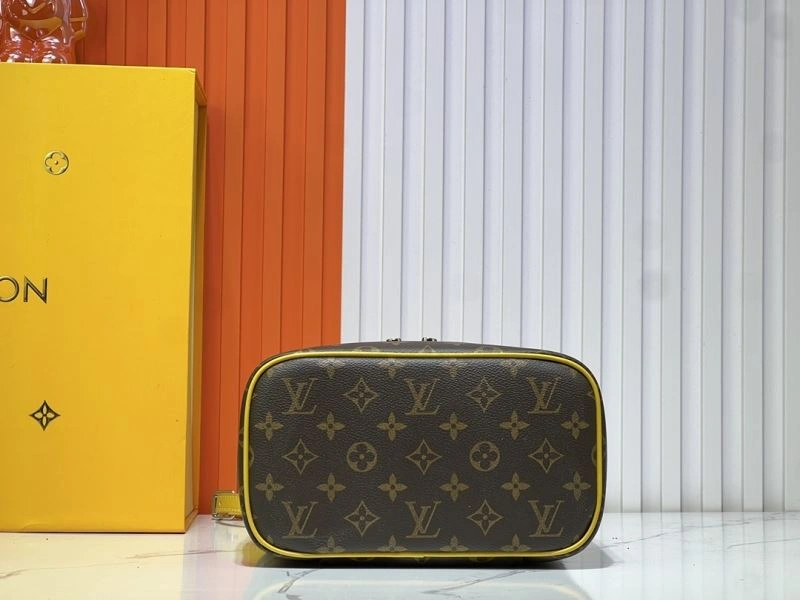 Chic Louis Vuitton Cosmetic Bags 80270