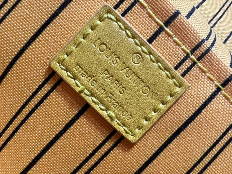 Chic Louis Vuitton Cosmetic Bags 80270