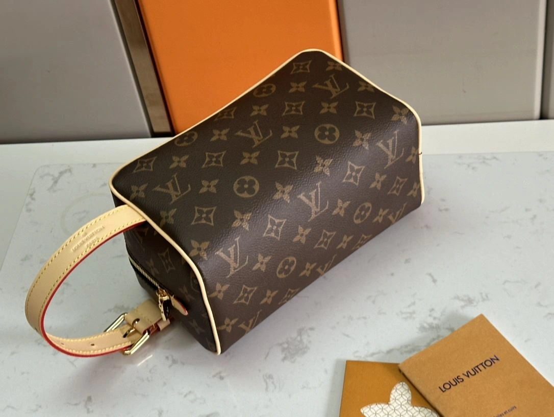 Louis Vuitton Cosmetic Bags Packable 91823