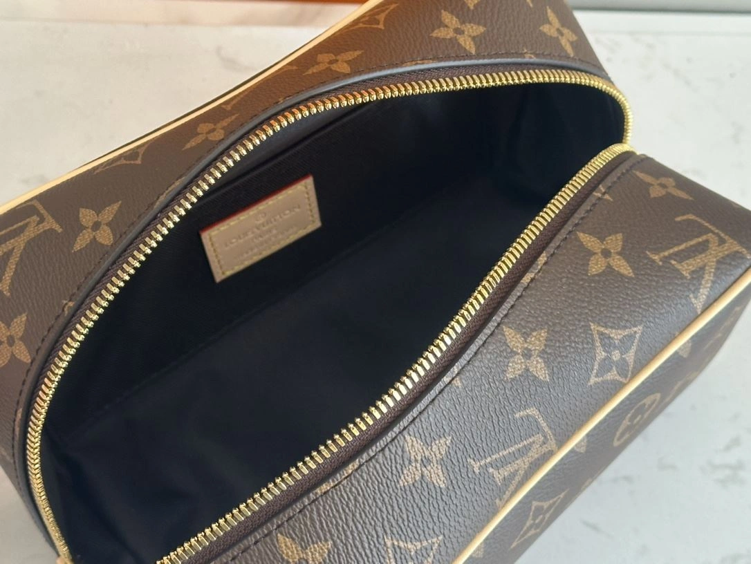 Louis Vuitton Cosmetic Bags Packable 91823