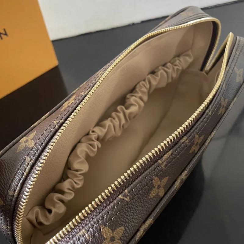 ZipUp Louis Vuitton Cosmetic Bags 41618