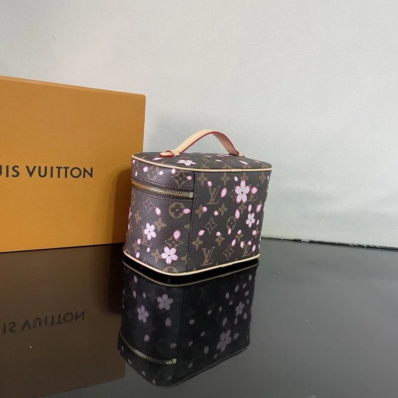 Louis Vuitton Cosmetic Bags Cozy 41604