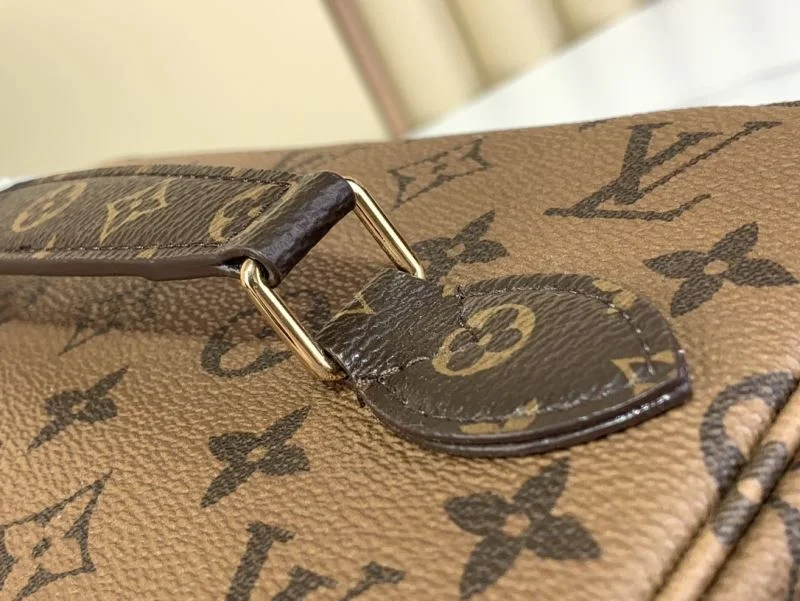 Louis Vuitton Cosmetic Bags Stretchable 41231