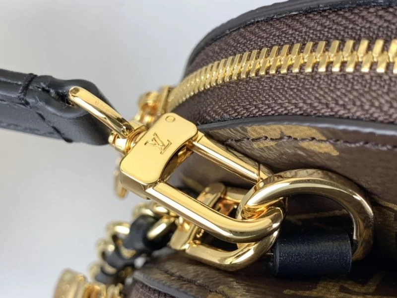 Louis Vuitton Cosmetic Bags UrbanChic 41234