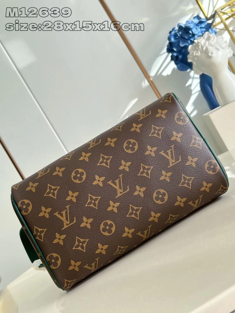 Louis Vuitton Cosmetic Bags Fashionable 41239