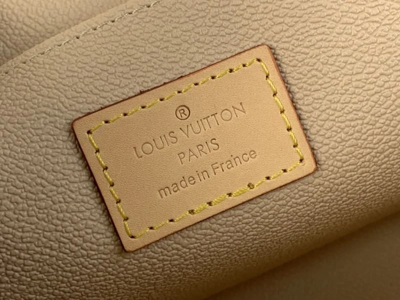 Louis Vuitton Cosmetic Bags Chic 41225