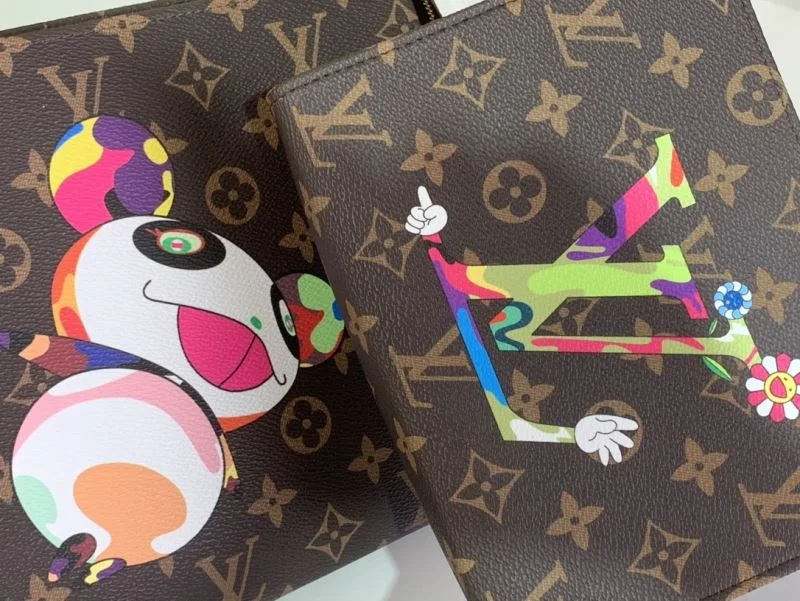 Louis Vuitton Cosmetic Bags Vibrant 40578
