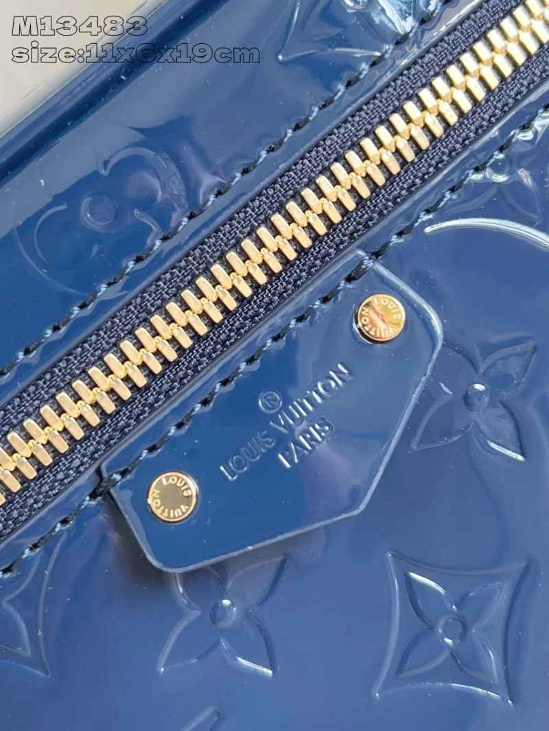 Effortless Louis Vuitton Cosmetic Bags 40566