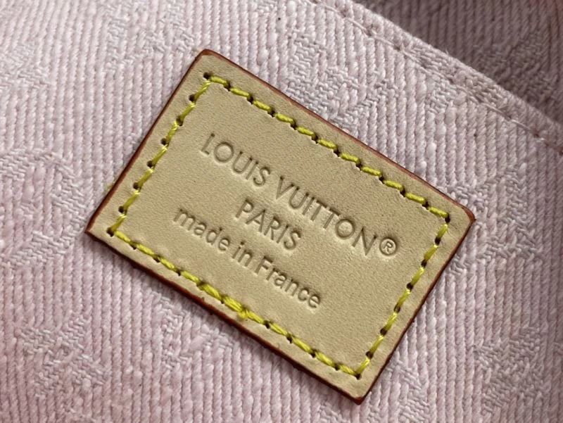 Bright Louis Vuitton Cosmetic Bags 40561