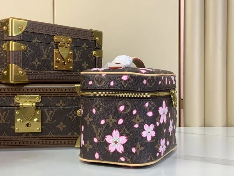 Lightweight Louis Vuitton Cosmetic Bags 40563