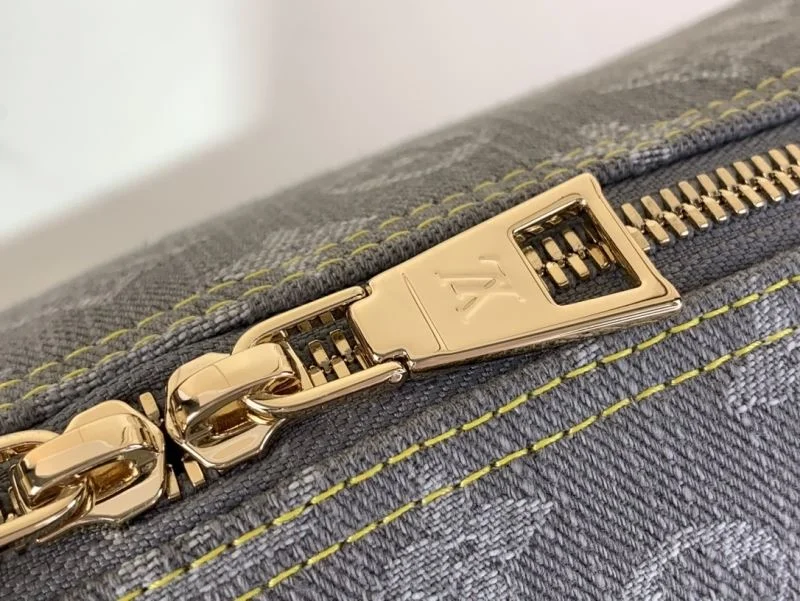 WaterResistant Louis Vuitton Cosmetic Bags 40560