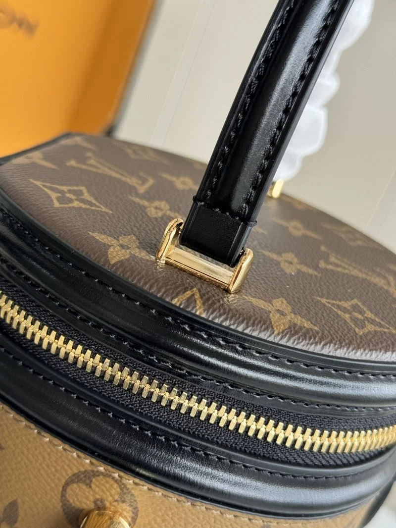 Stretchable Louis Vuitton Cosmetic Bags 49293
