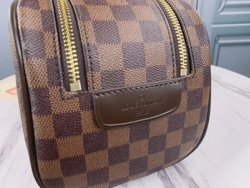 Louis Vuitton Cosmetic Bags Trendsetting 79871