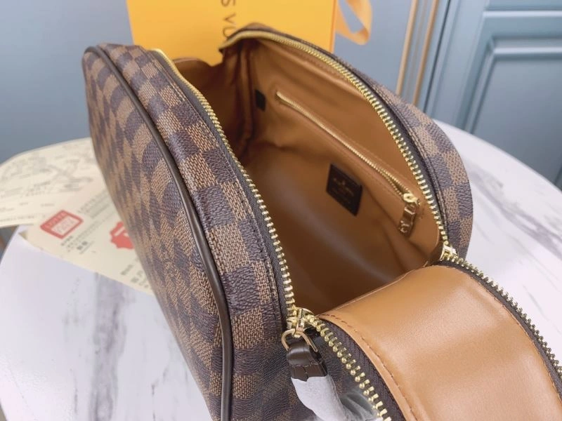 Louis Vuitton Cosmetic Bags Trendsetting 79871