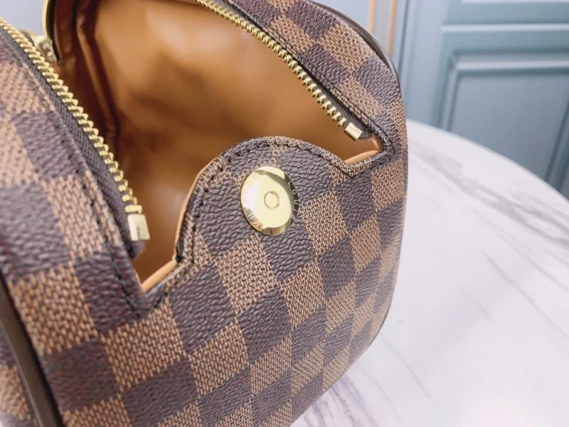 Louis Vuitton Cosmetic Bags Trendsetting 79871