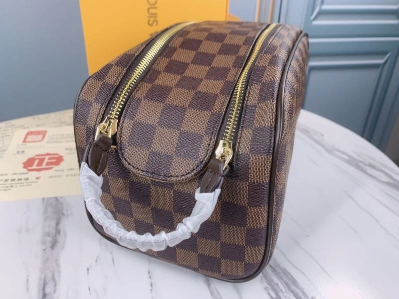 Louis Vuitton Cosmetic Bags Trendsetting 79871