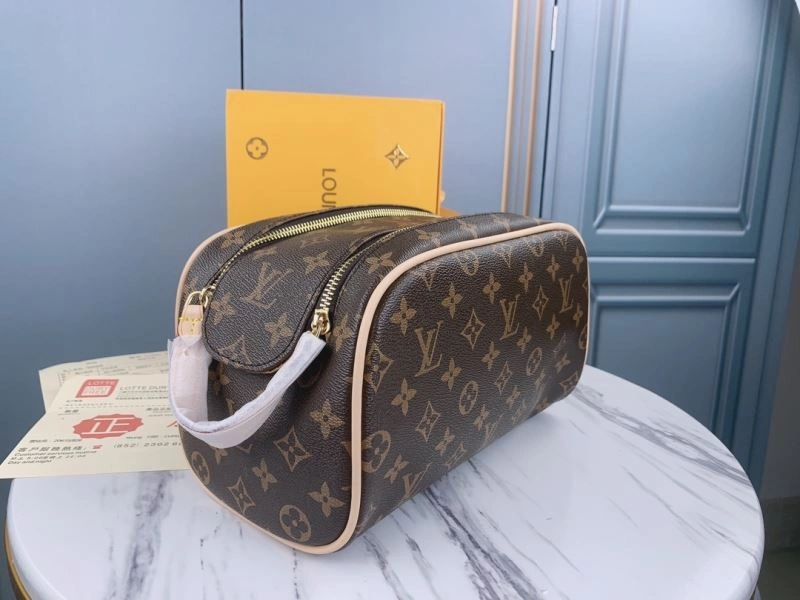 Louis Vuitton Cosmetic Bags Stretchable 79870