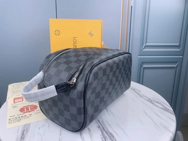 Louis Vuitton Cosmetic Bags Trendsetting 79865
