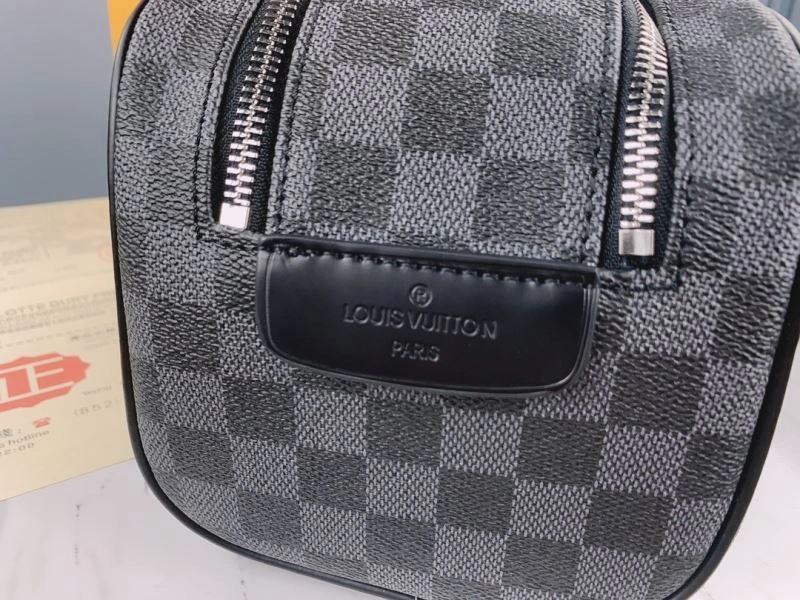 Louis Vuitton Cosmetic Bags Trendsetting 79865