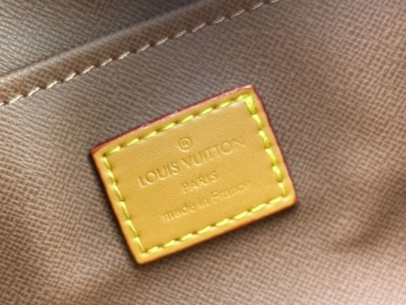 Snug Louis Vuitton Cosmetic Bags 79860