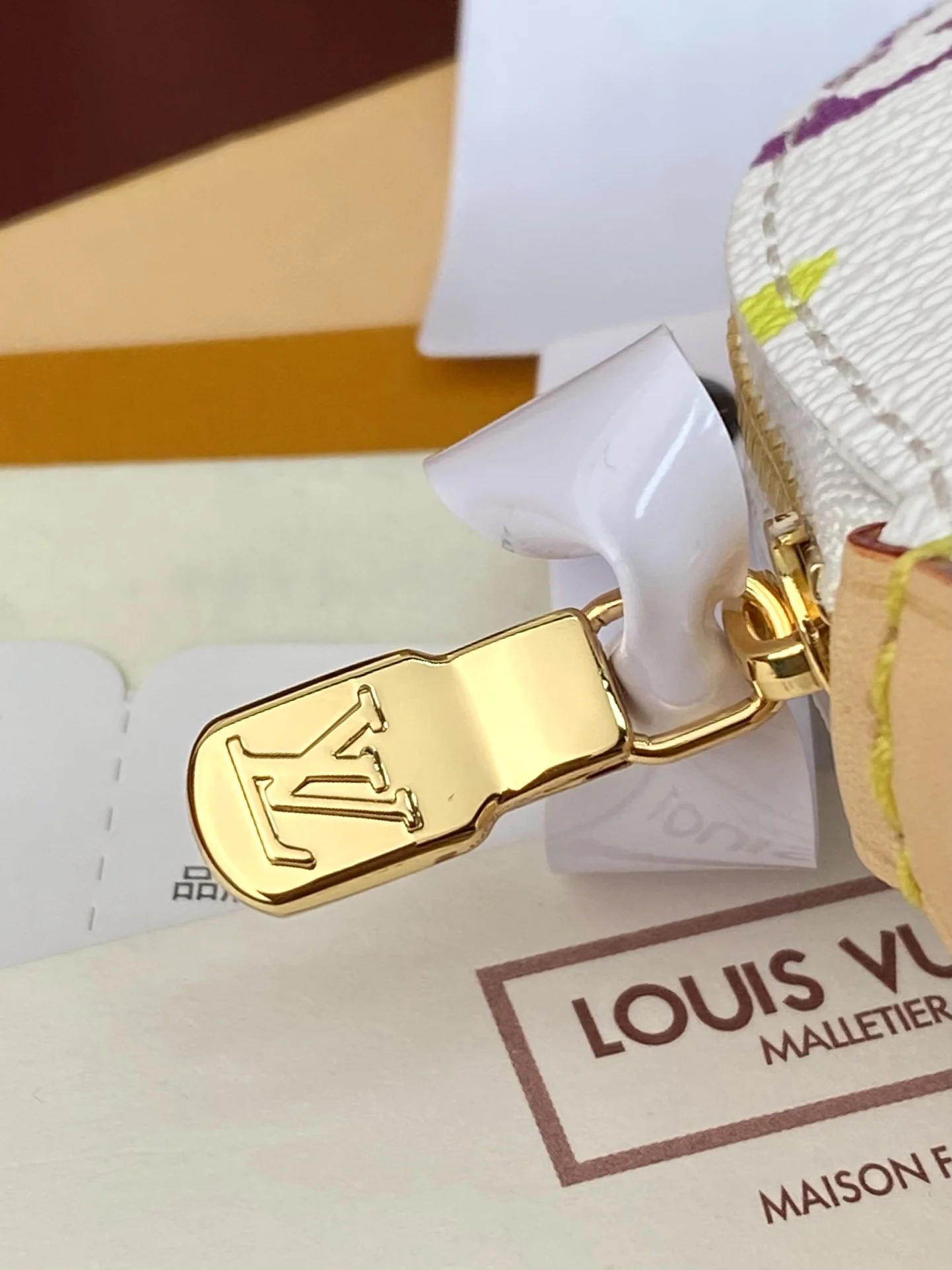 Refined Louis Vuitton Cosmetic Bags 56229