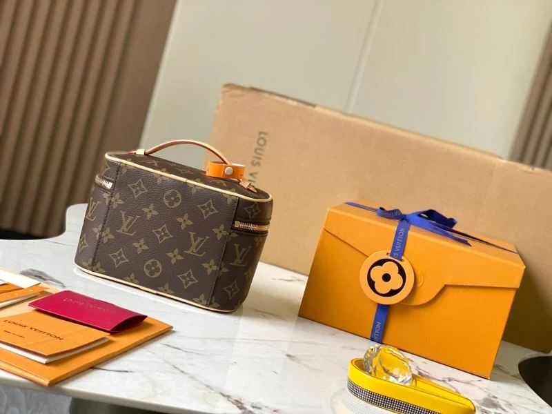 Louis Vuitton Cosmetic Bags Flexible 39758