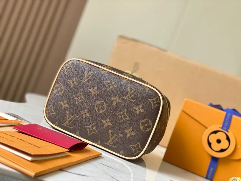 Louis Vuitton Cosmetic Bags Flexible 39758