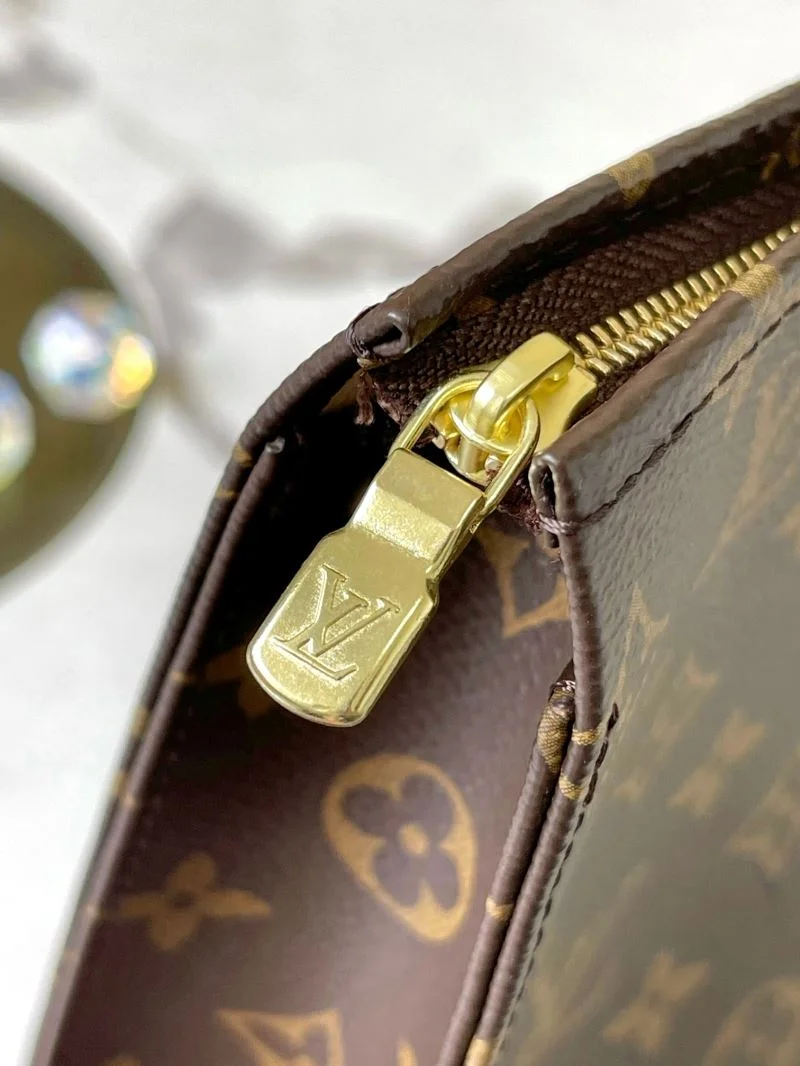 Affordable Louis Vuitton Cosmetic Bags 39759