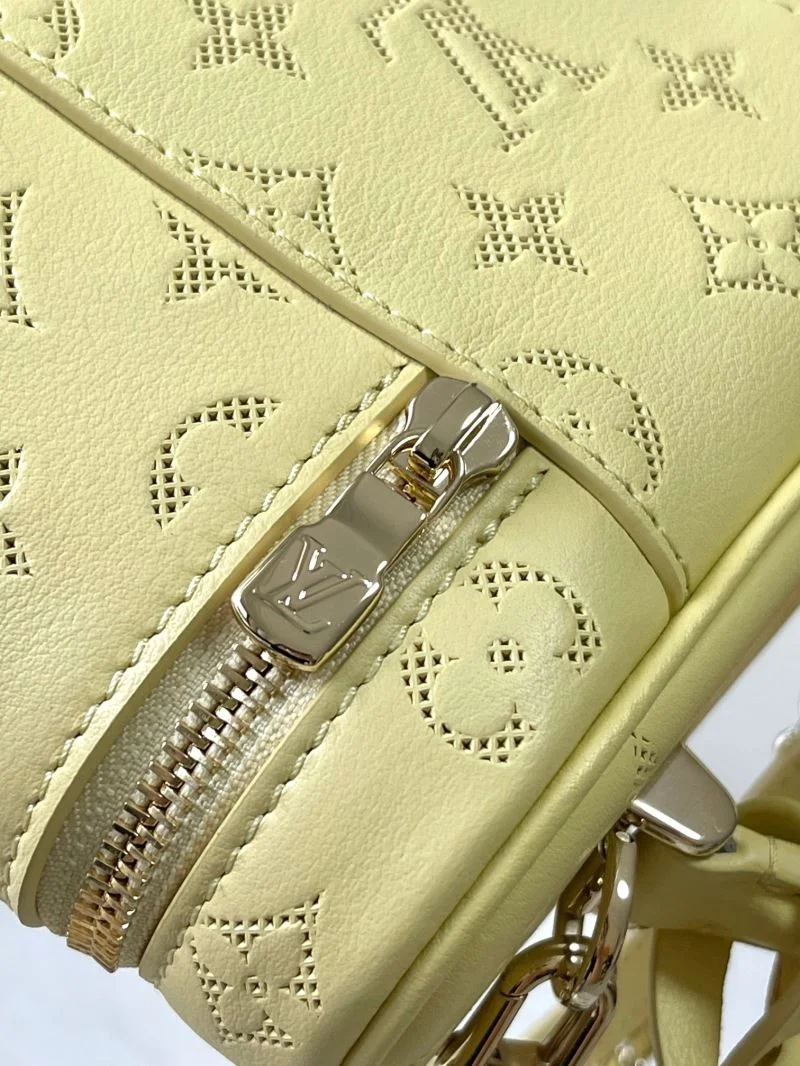 Seasonal Louis Vuitton Cosmetic Bags 39755