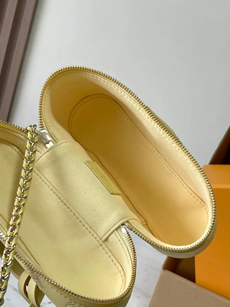 Seasonal Louis Vuitton Cosmetic Bags 39755