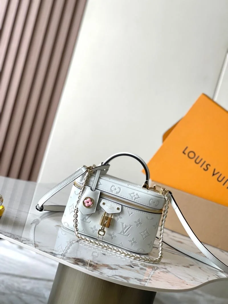 Minimalist Louis Vuitton Cosmetic Bags 39767