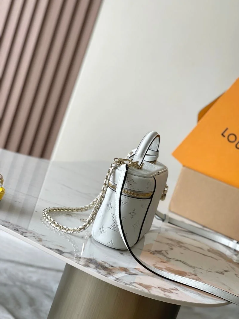 Minimalist Louis Vuitton Cosmetic Bags 39767